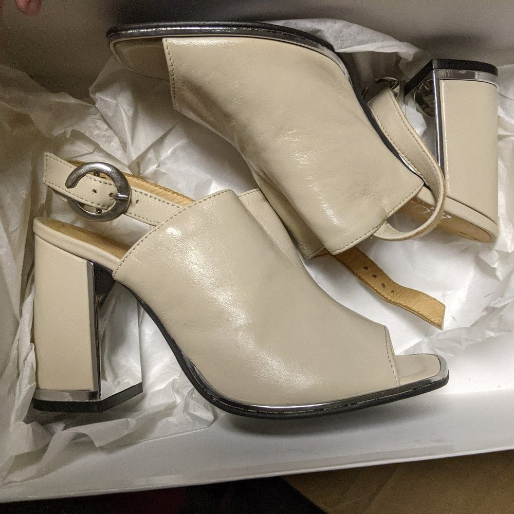 stunning leather Le Chateau 70's square toe block heels sandals Italy
